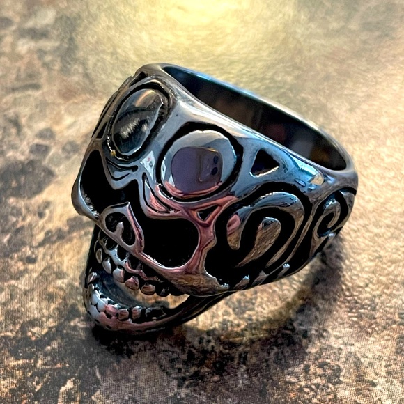 LARGE SILVER/CHROME STAINLESS STEEL TRIBAL SKULL FACE RING MENS SIZE 11 NICE 💀 - Picture 1 of 16